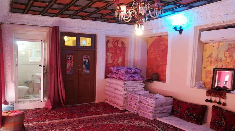 اتاق اقامتگاه سووشون شیراز
