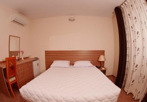 Double Bedroom In Nasir Al Molk Hotel