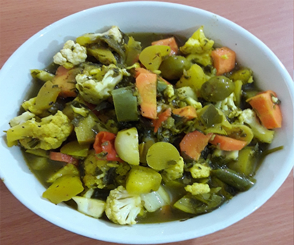 Haft Bijar pickle is an Iranian dessert