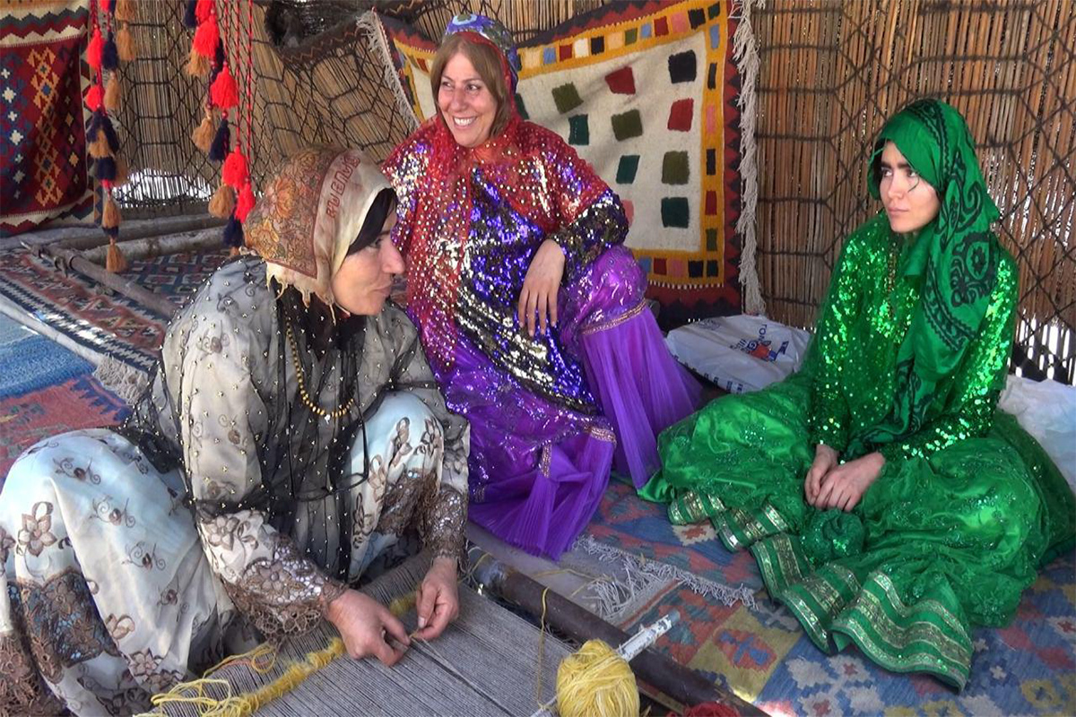 بازارچه صنایع دستی در دهکده صبا